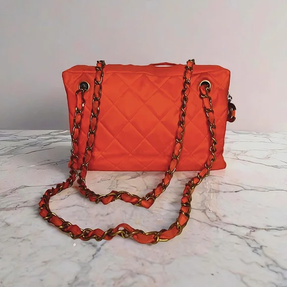 CHANEL ✨️ VINTAGE QUILTED RED/ORANGE NYLON SHOULDER BAG - Picture 7 of 15